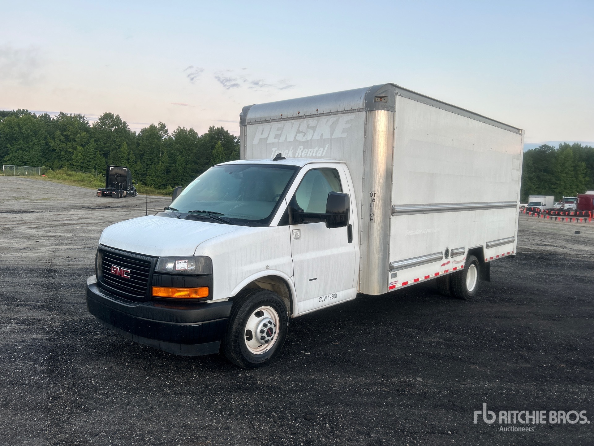 2022 GMC Savana G3500 4x2 Van Truck