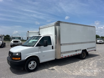 2021 GMC Savana G3500 4x2 Moving 16 Ft Van Truck