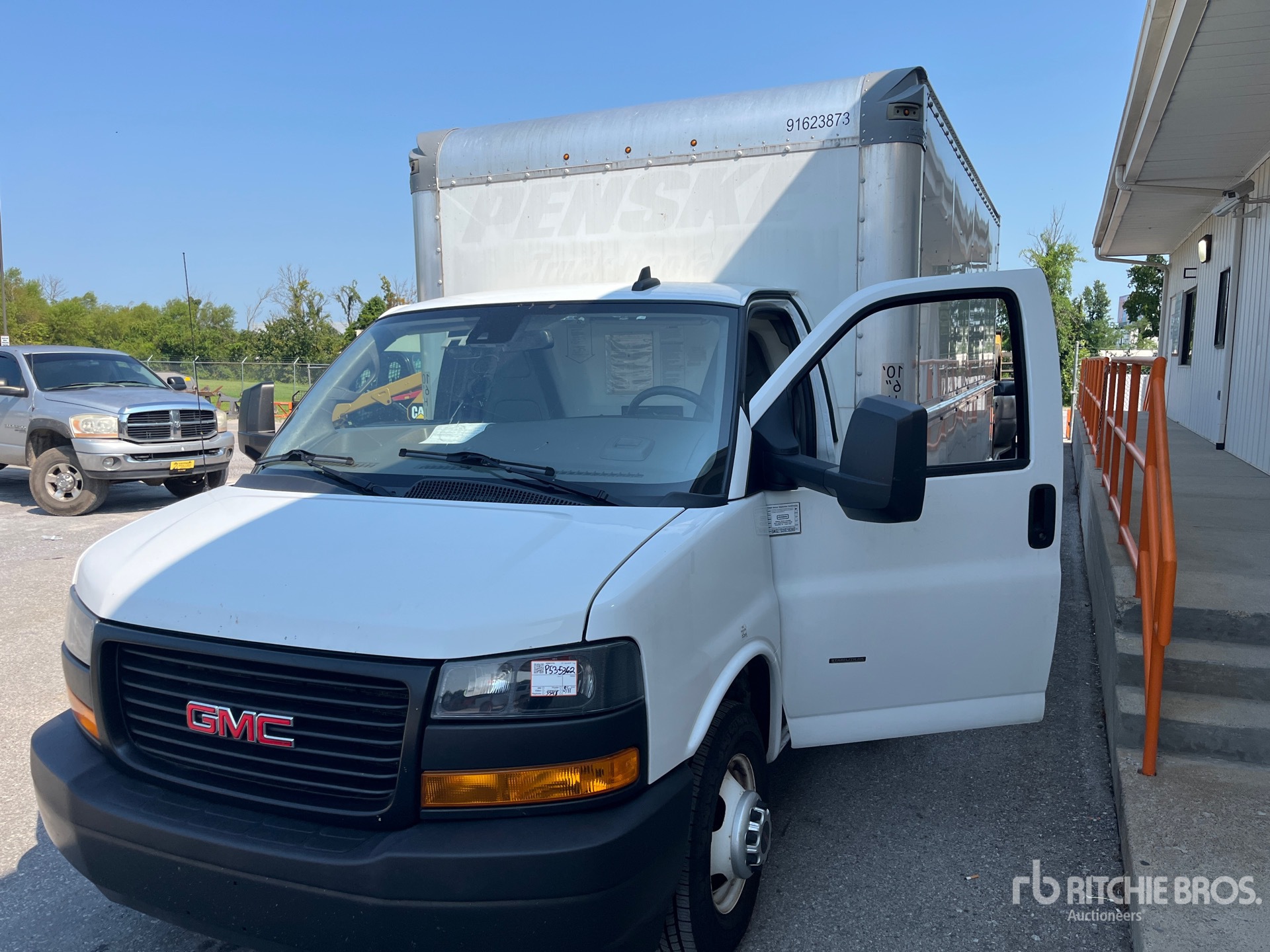 2021 GMC Savana G3500 16 Ft Van Truck