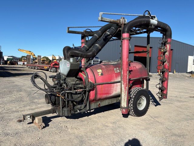 2017 Silvan D20GS-2RHRKT S/A Vertical Boom Pull-Type Sprayer 2017 Silvan D20GS-2RHRKT S/A Vertical Boom Pull-Type Sprayer
