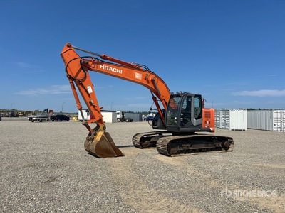 2013 Hitachi ZX225 حفارة بجنزير