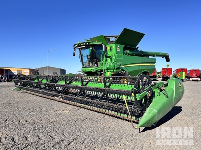 2023 John Deere S780 Combine Harvester w/ 740D HydraFloat 40 ft Draper Header