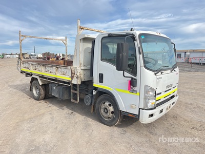 2009 Isuzu NPR300 4x2 Crew Cab S/A Camión dumper