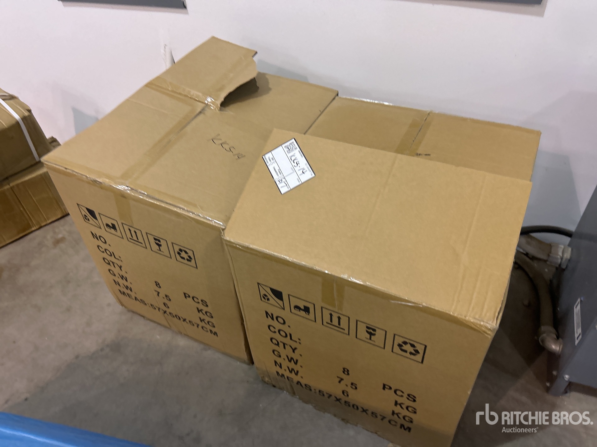 Quantity of (16) 2025 GLWH16 Auto Darkening Welding Helmet (Unused)