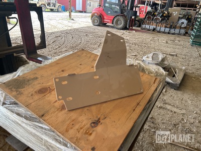 (19) Navistar Defense 3688864C1L Vehicular Components Brackets