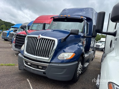 2019 International LT625 6x4 Ciągnik siodłowy T/A z kabiną sypialną