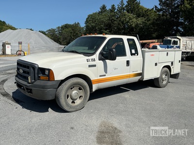 2007 Ford F-350 XL 4x2 Extended Cab ユーティリティトラック