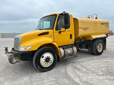 2012 International 4300 2000 gal 4x2 Water Truck