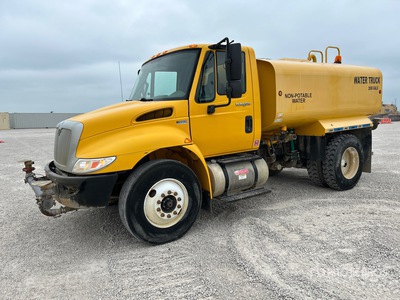 2012 International 4300 2000 gal 4x2 Water Truck