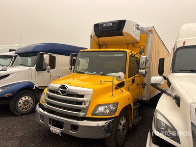 2019 Hino 268 4x2 冷蔵トラック