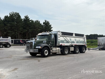 2021 Mack GR64B Granite 8x4 Camion à benne basculante Tri/E
