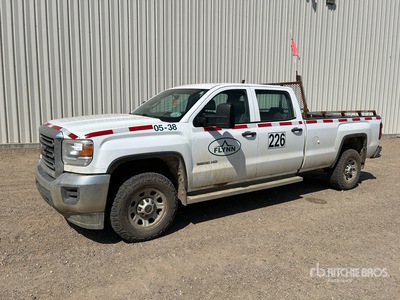2015 GMC 3500HD 4x4 Crew Cab Pickup
