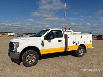 Ford F-250 XL 4x4 Utility Truck