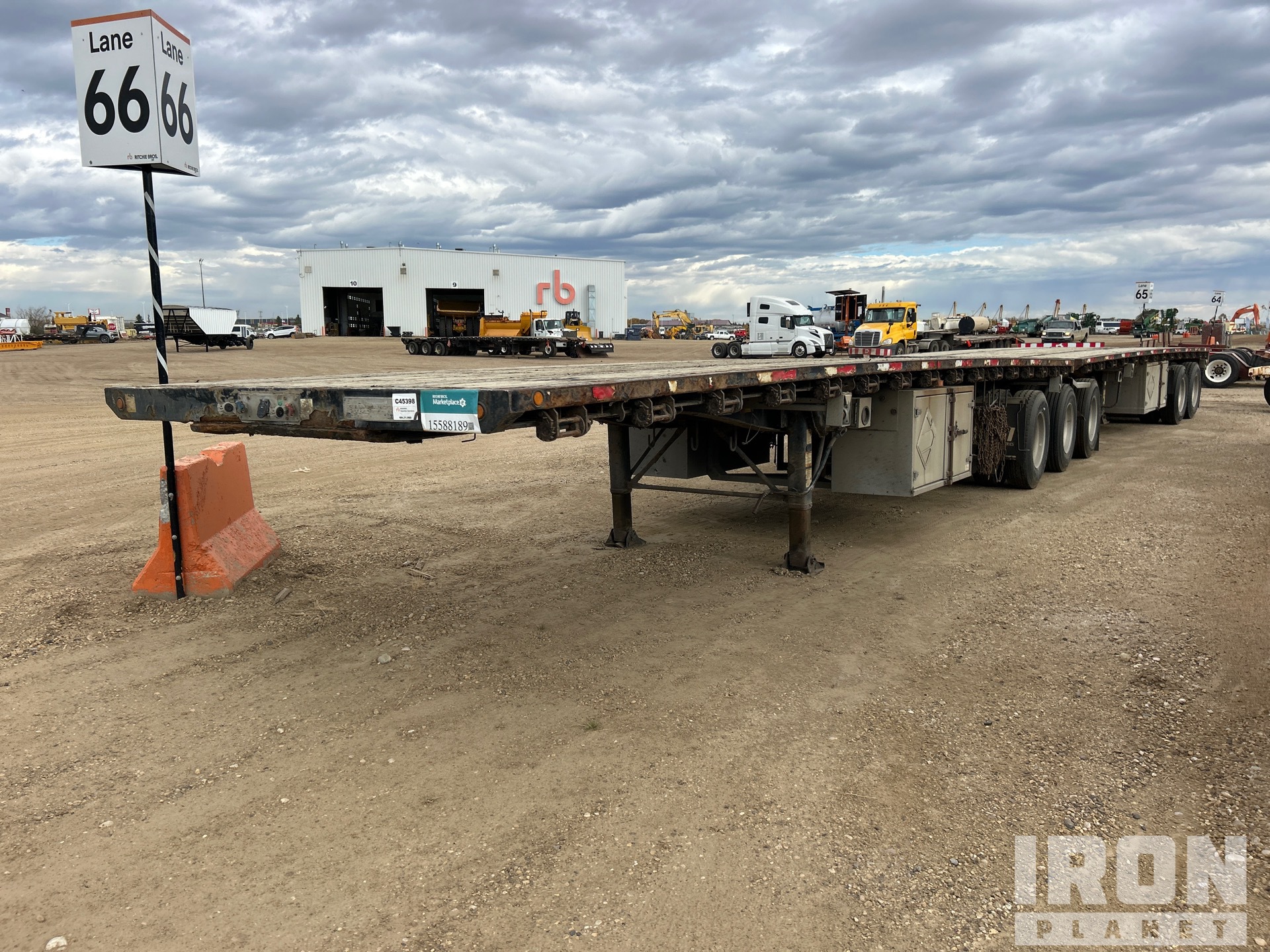2013 Load King 31 ft Tri/A B-Train Lead Lead Flatbed Trailer