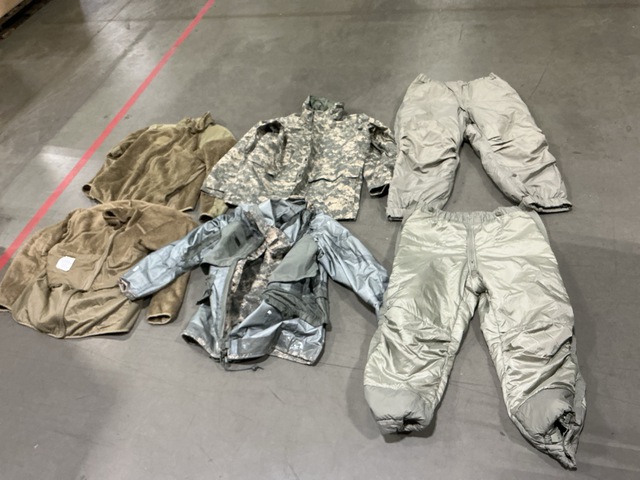 (4) Cold Weather Parkas, (23) Cold Weather Jackets & Assorted Items (4) Cold Weather Parkas, (23) Cold Weather Jackets & Assorted Items