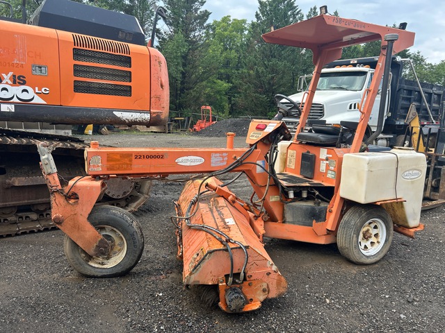 2003 Lay-Mor 8HC Broom Tractor