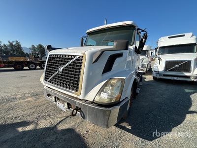 2011 Volvo VNL 6x4 Ciągnik siodłowy T/A z kabiną dzienną