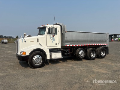 2000 Peterbilt 385 8x4 Tri/A Dump Truck
