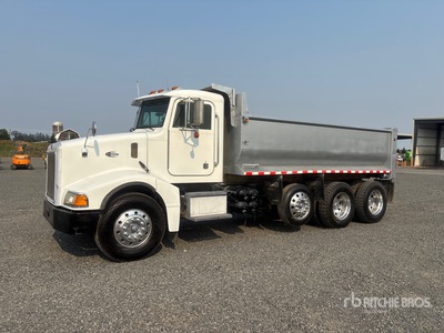 1999 Peterbilt 385 8x4 Tri/A Dump Truck