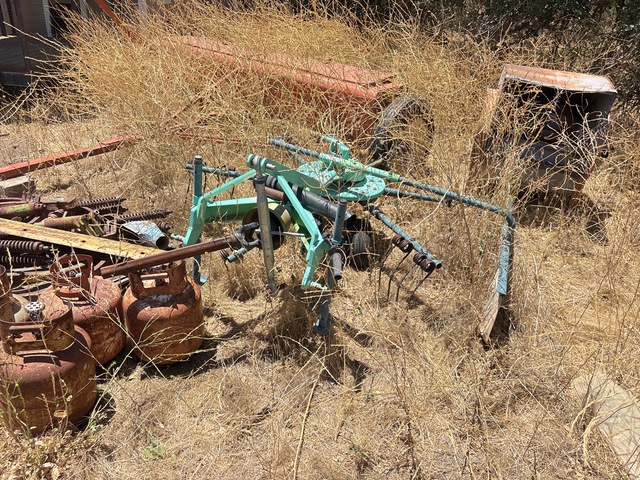SFI 6 ft 3-Point 2 Wheel Rotary Hay Rake SFI 6 ft 3-Point 2 Wheel Rotary Hay Rake
