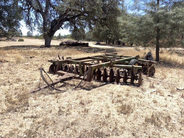 John Deere 12 ft Vertical Disc