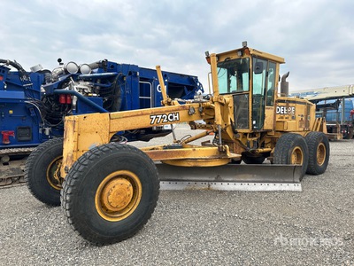 2001 John Deere 772CH Motor Grader