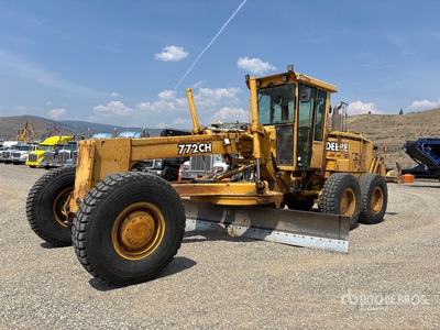 2001 John Deere 772CH AWD Motor Grader