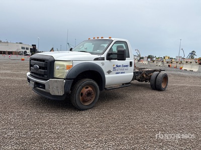 2016 Ford F-550 XL 4x2 を見 Cab and Chassis