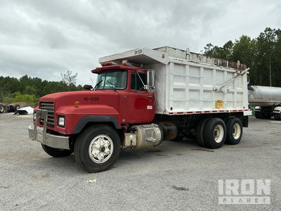 1994 Mack RD688S 4700 gal 6x4 Water Truck