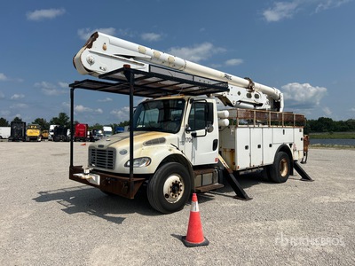Altec AA55 56 ft on 2014 Freightliner M2 106 4x2 Camión con Canastilla