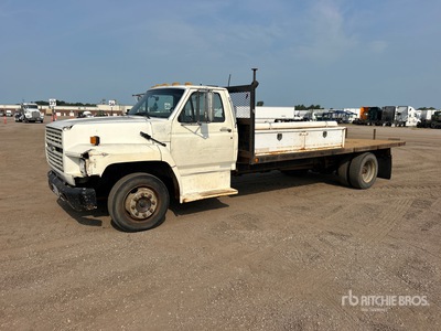 1994 Ford F-700 4x2 平台トラック