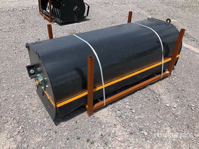 2026 GIYI BS72 72 in Barredora para Minicargador (Sin Usar) / Closed Skid Steer Sweeper (Unused)