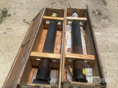 (2) Oshkosh 1HA162 Actuating Linear Cylinders
