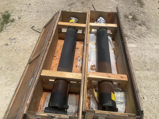 (2) Oshkosh 1HA162 Actuating Linear Cylinders