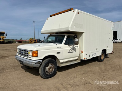 1990 Ford F-450 4x2 Utility Truck