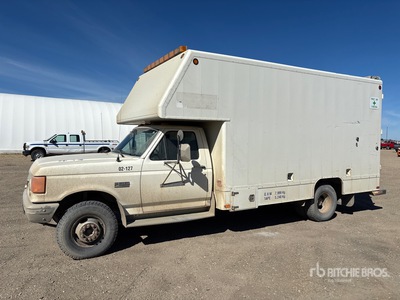 1990 Ford F-450 4x2 Utility Truck