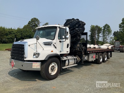 Hiab XS 322 HIPRO 20500 lb Knuckle Boom on 2016 Freightliner SD114 6x4 Boom Truck