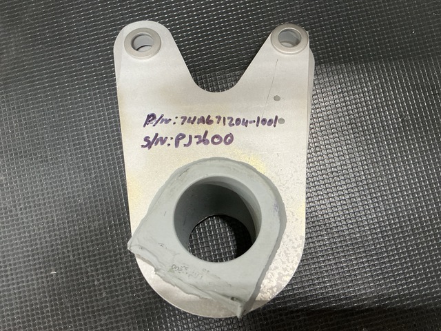 Boeing 74A671204-1001 Aircraft Hinge