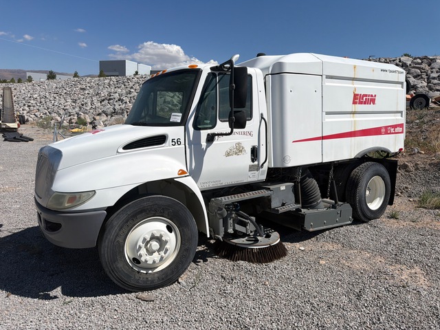 2002 Elgin Crosswind Series J on 2003 International 4300 Sweeper Truck