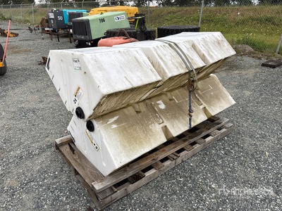 Quantity of (2) Swenson 100 gal Poly タンク