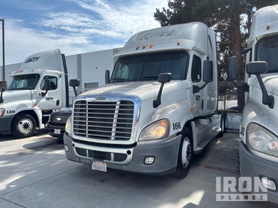 2013 Freightliner Cascadia 125 6x4 T/A Sleeper Truck Tractor