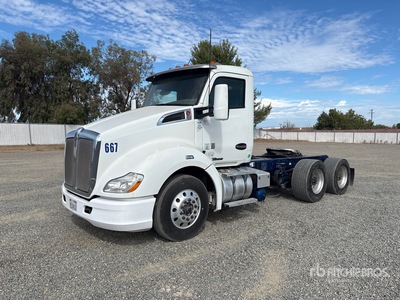 2015 Kenworth T680 6x2 T/A Day Cab Truck Tractor