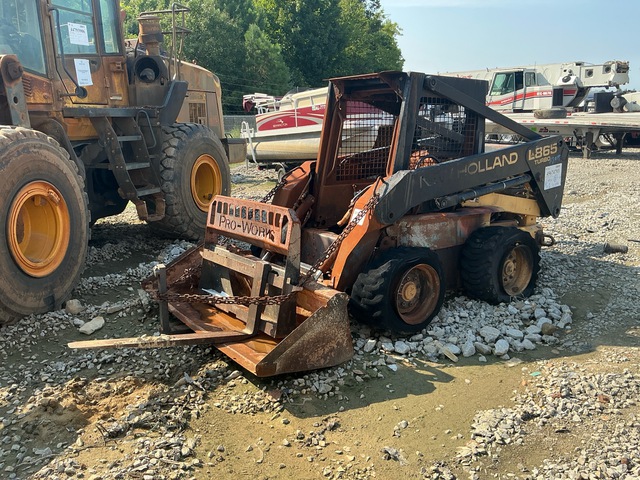 1999 New Holland LX865 Skid Steer Loader (Inoperable)