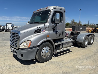 2013 Freightliner Cascadia 113 6x4 トラックトラクター（T/A）