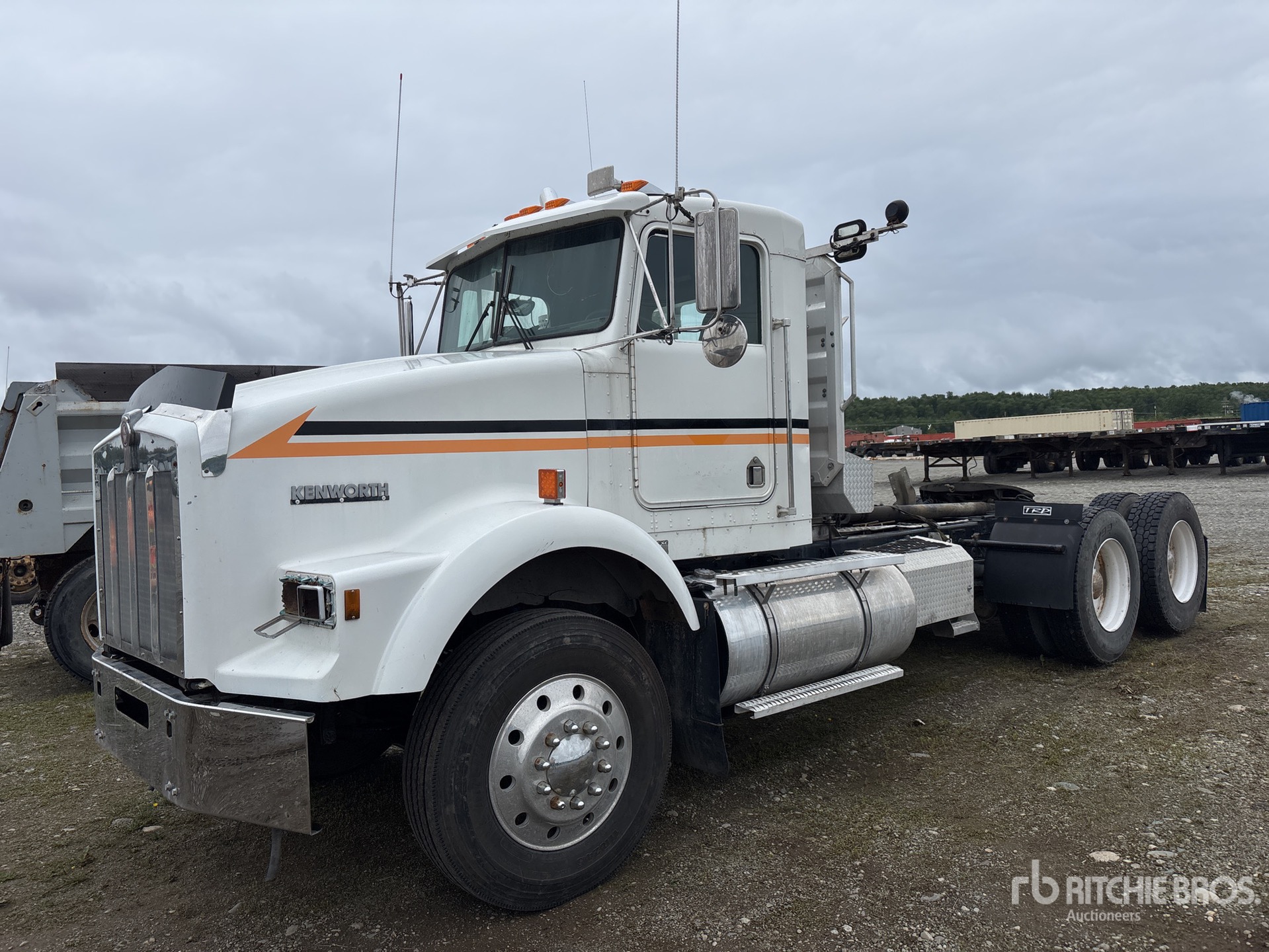 1988 Kenworth T800 6x4 T/A Day Cab Truck Tractor (Inoperable)
