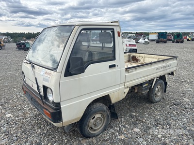 1990 Mitsubishi 4x4 Camion utilitaire (Inoperable)