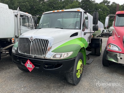 2006 International 4300 4x2 Camion citerne de carburant
