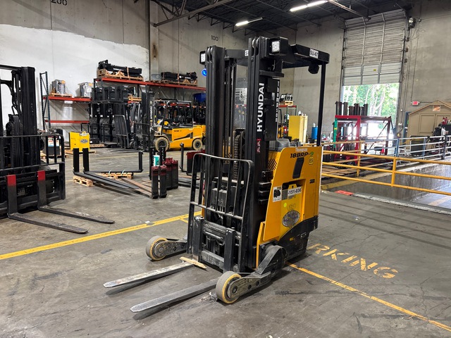 Hyundai 18BRP-9 3500 lb Reach Truck Hyundai 18BRP-9 3500 lb Reach Truck