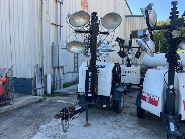 2017 Allmand Night-Lite V-Series 8 kW Light Tower