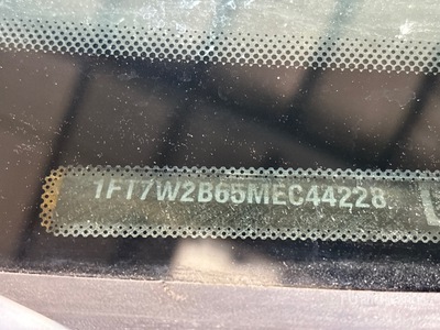 2021 Ford F-250 XL 4x4 Crew Cab 平台トラック